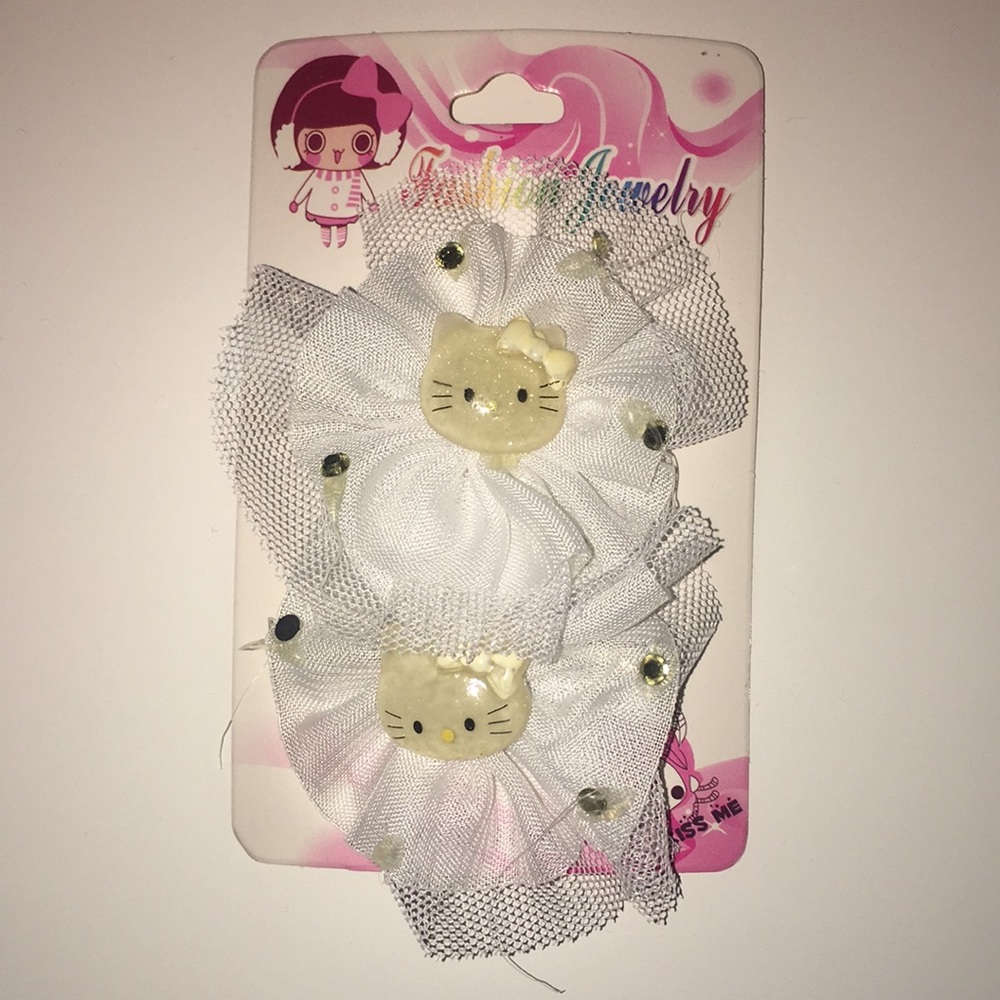 Hello Kitty 🐱 Clips Pack of 2🌺Bundle Item